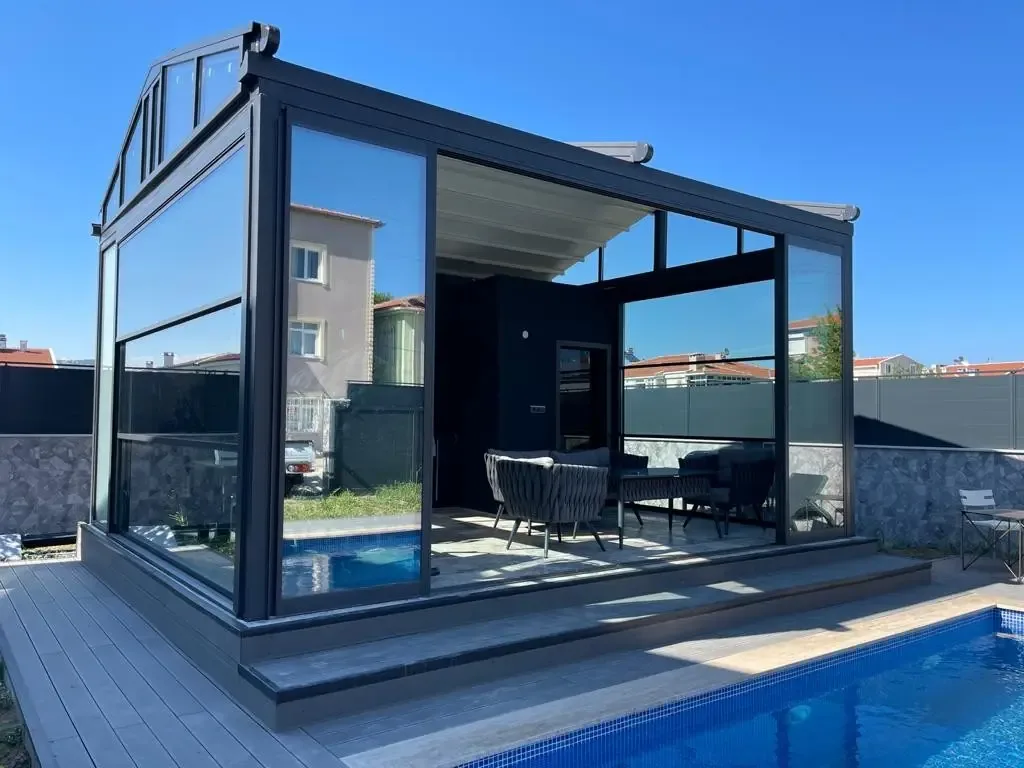Vetrata a ghigliottina Vertiflex, bordo piscina